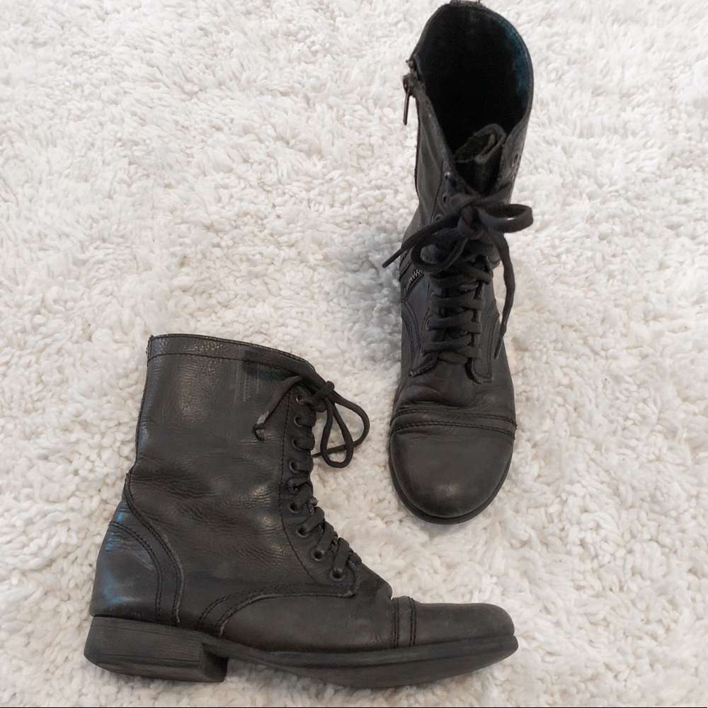 Steve Madden • Black Leather Tie-Up Combat Boots
